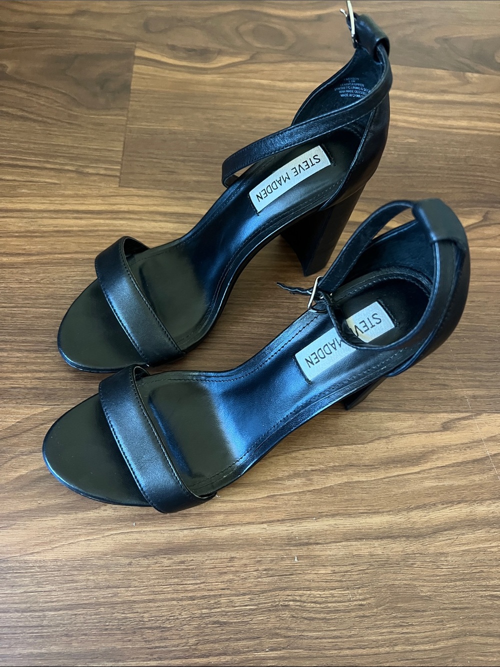 Steve Madden Carrson leather heels